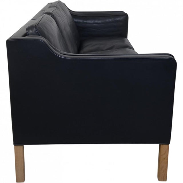 Børge Mogensen 2213 3-seater sofa upholstered in original black leather, and with legs of oak. The sofa is from 2012 and...