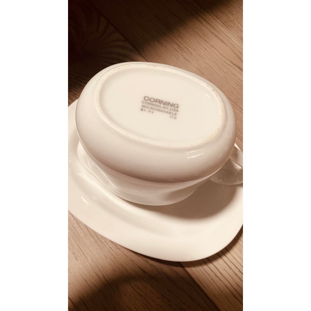 Vintage Corning by Japan Ceramic Gravy Boat W/ Drip Plate in “Frost White” For Sale - Image 6 of 6