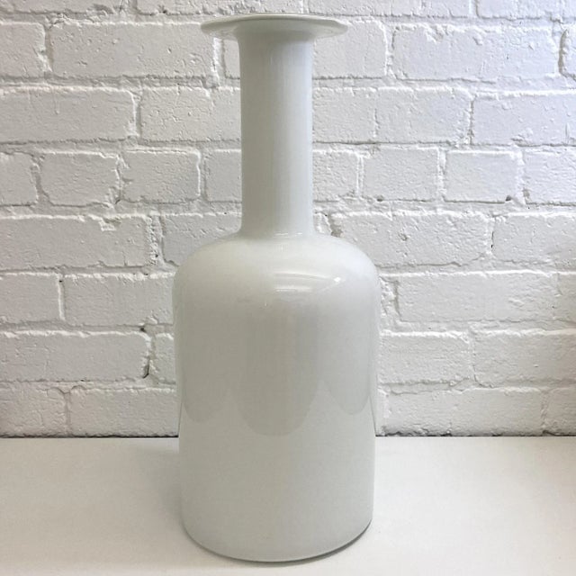 Holmegaard Vintage 1960s Danish Holmegaard White Gul Vase For Sale - Image 4 of 4