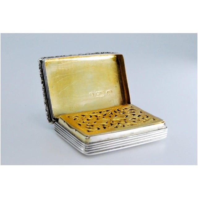 Silver and Gold Vinaigrette Box with Engravings For Sale - Image 4 of 10