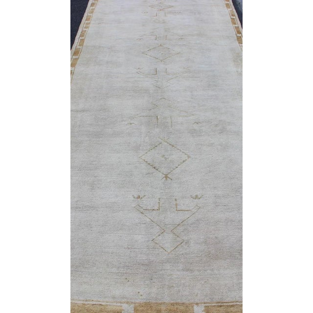 Muted Vintage Turkish Oushak Runner a Faint Tribal Design For Sale In Atlanta - Image 6 of 12