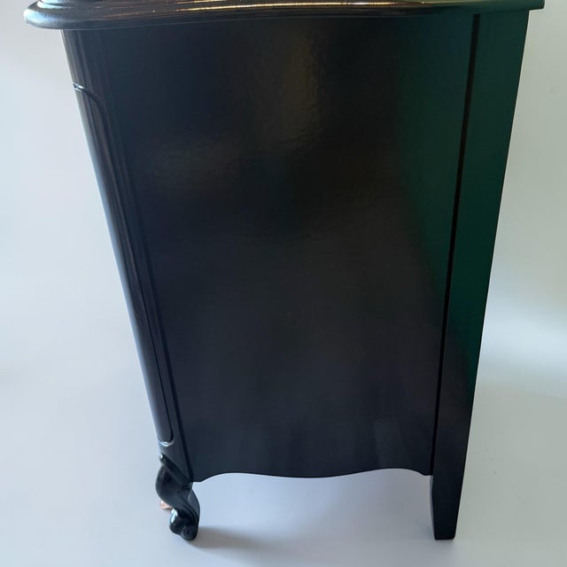 Black 1970s French Provincial 9-Drawer Dresser in Black Lacquer With Gold Hardware For Sale - Image 8 of 9