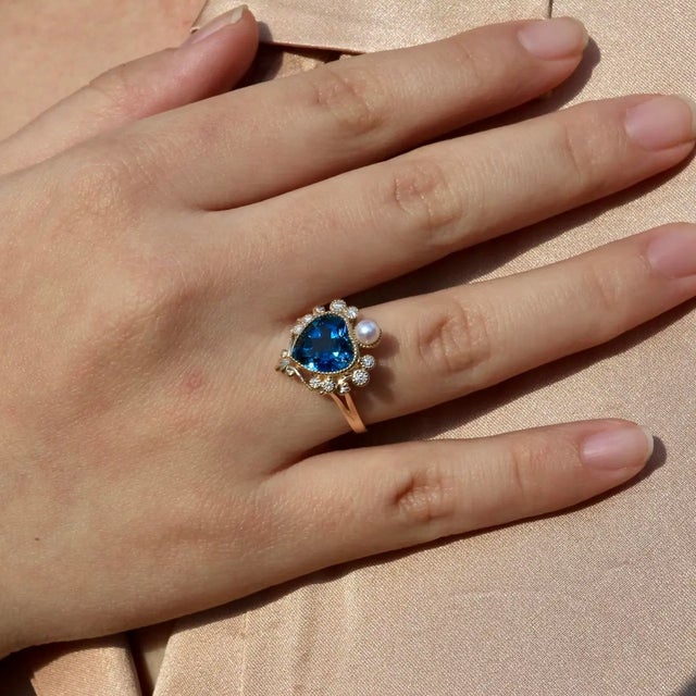 14K Solid Gold 9 x 9 mm Natural Topaz｜London Blue｜Heart｜Eye Clean Topaz CTW: 4.30 Cultured Round Pearls 3-4 mm Natural...