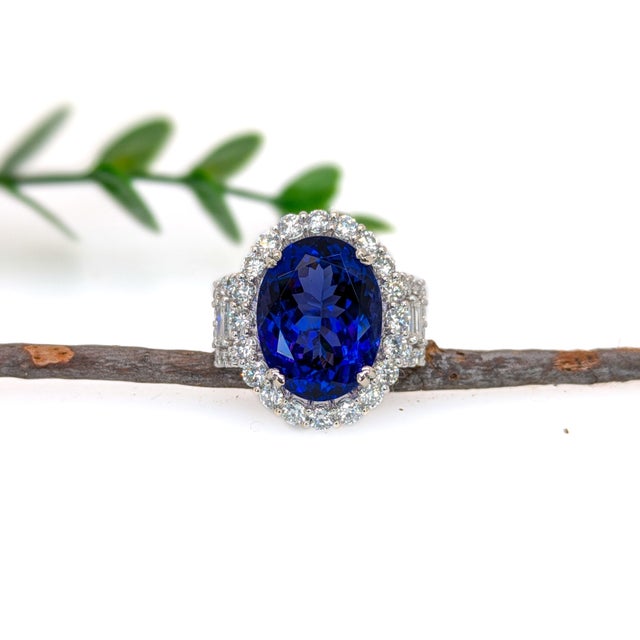 11.8ct Statement Tanzanite Ring With Natural Diamonds: Solid 14k Gold, 16x12mm, Size 6.75 For Sale - Image 4 of 6