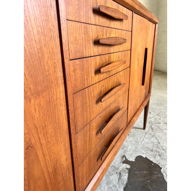 Wood Mid Century Modern Large Danish Teak Credenza For Sale - Image 7 of 8