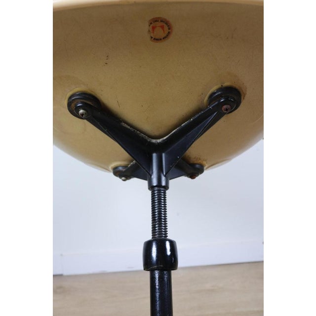 Adjustable Swivel Chair in Fiberglass by Charles and Ray Eames for Herman Miller, 1960s For Sale - Image 13 of 18