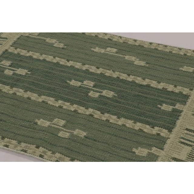 Handwoven in an intricate blend of New Zealand wool and undyed, natural yarns, this 3x5 flatweave is a premier selection...