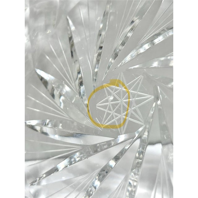 Transparent Vintage Heavy Cut Crystal Starburst Ashtray – Brilliant Star Etched Crystal Catchall For Sale - Image 8 of 8