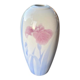 Vintage Fukagawa Arita Porcelain Iris Vase – Hand Decorated Japanese Art Pottery, 9.5" For Sale