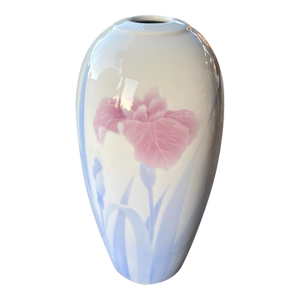 Vintage Fukagawa Arita Porcelain Iris Vase – Hand Decorated Japanese Art Pottery, 9.5"