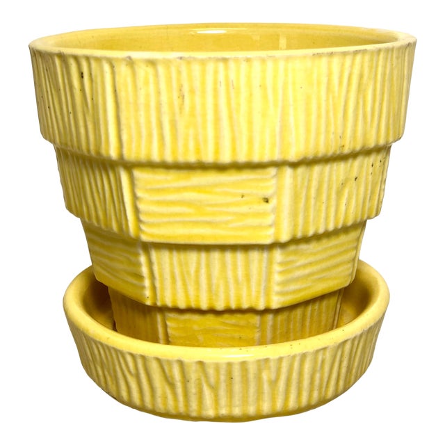 McCoy Pottery 1940s - 1960s Small “Yellow" Mid-Century Flowerpot and Saucer For Sale