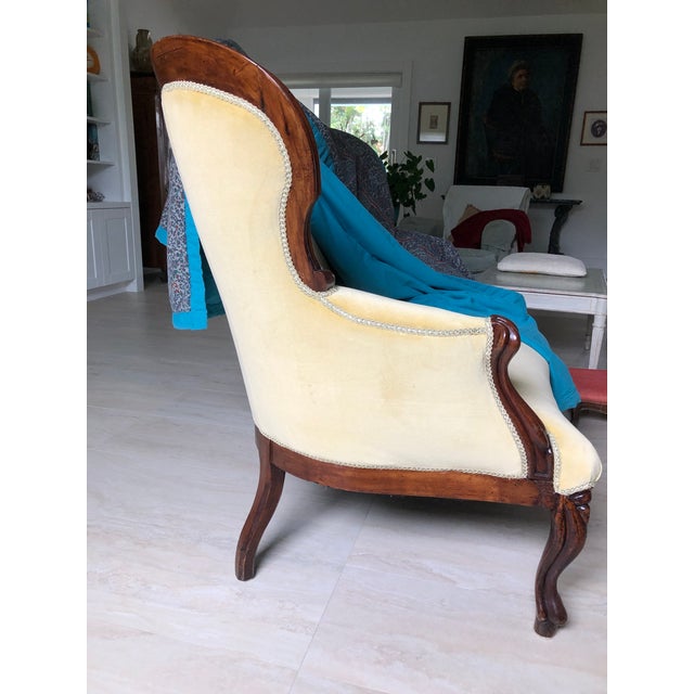 Late 19th Century Late 19th Century Rococo Revival Carved Walnut Camelback Settee For Sale - Image 5 of 6