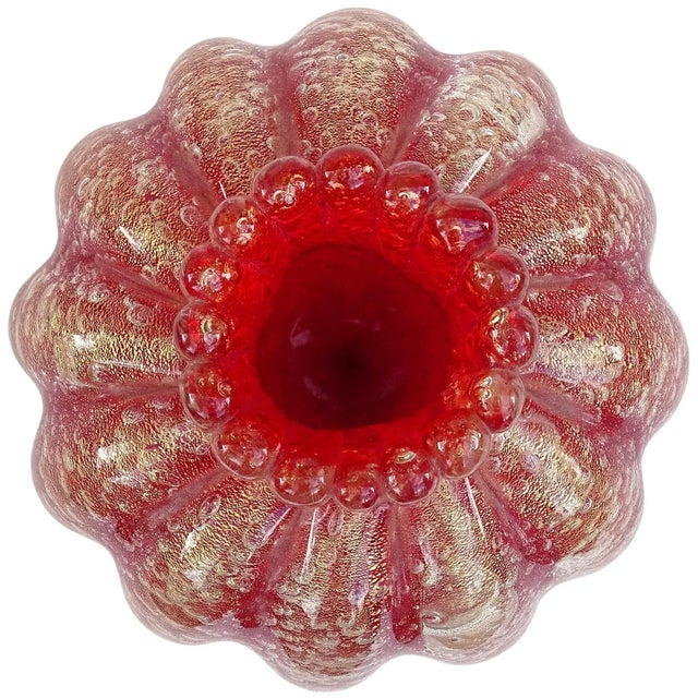 Mid-Century Modern Vintage Murano Seguso Vetri d'Arte Pulegoso Red Gold Flecks Italian Art Glass Ribbed Flower Bud Vase For Sale - Image 3 of 6