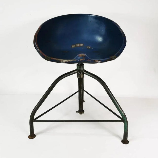Chair - origin Germany, 1950s It is characterized by an industrial climate. Made of metal, swivel seat (height adjustment...