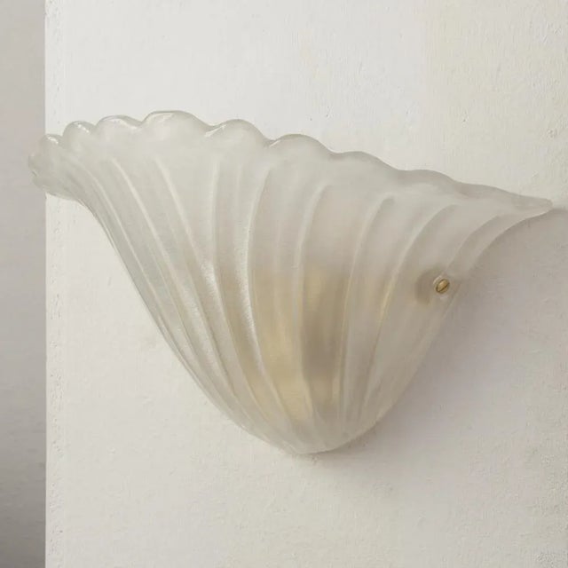 White Fan-Shaped Wall Light in Silk-Colored Murano Glass, Italy, 1990s For Sale - Image 8 of 12