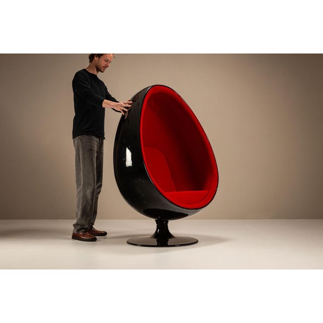 An icon of mid-century design, the Egg Pod Chair by Eero Aarnio captures the optimism and experimentation of the 1960s....