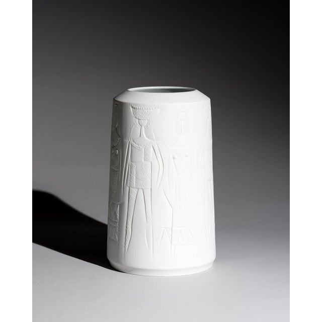 White Figural Relief Bisque Porcelain Vase by Cuno Fischer for Hutschenreuther, 1969 For Sale - Image 8 of 9