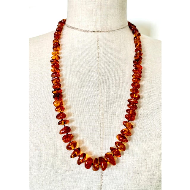 An elegant vintage Baltic amber bead necklace, crafted in Italy during the 1970s. Weighing 60 grams with a drop length of...