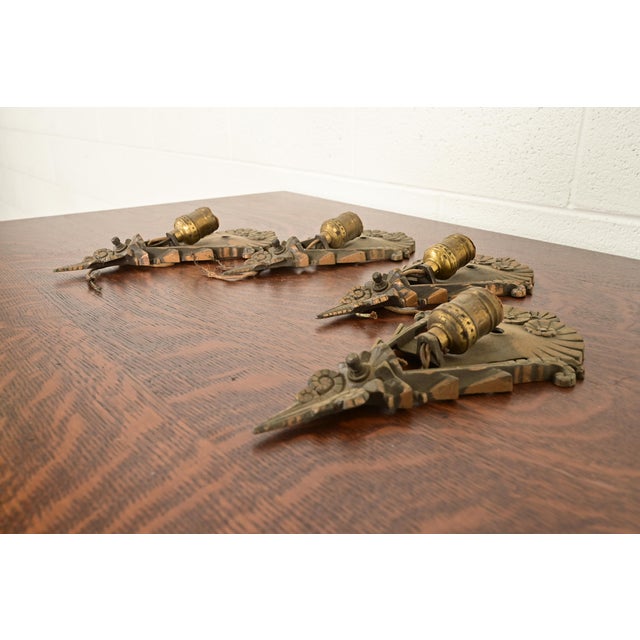 Roycroft 1930s Mid-West Art Deco Bronze Soleure Wall Sconces, Set of Four For Sale - Image 4 of 10