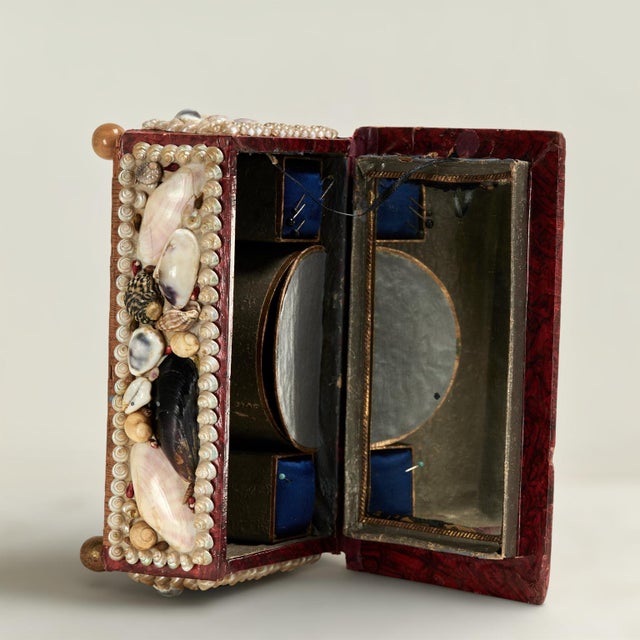 Off-white Antique British Colonial Seashell Encrusted Jewelry Box For Sale - Image 8 of 12