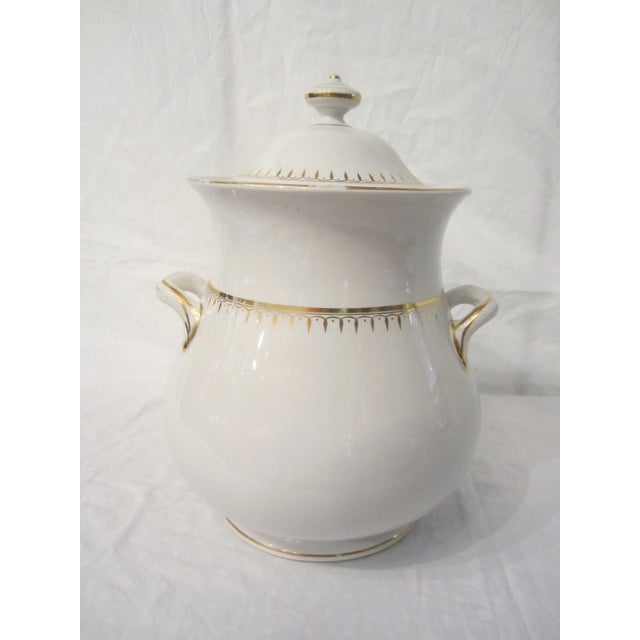This white jar with a lid and gold detailing is simply stunning. A clever and classy way to store your biscotti.