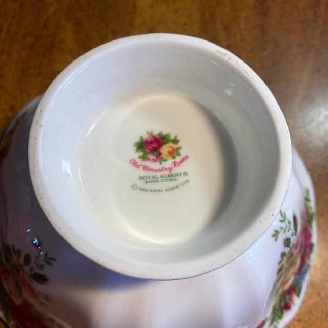 1960s Royal Albert Old Country Roses 6.5” Footed Bowl For Sale In Boston - Image 6 of 12