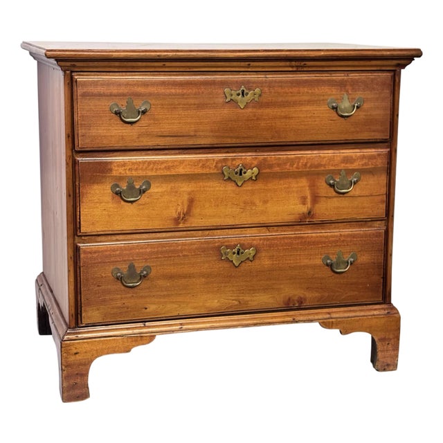 Small 18th Century American Cherry Wood Chest of Drawers For Sale