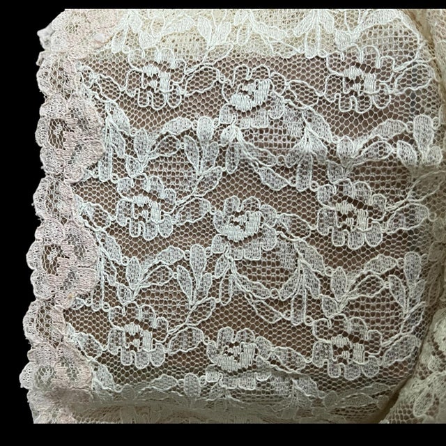 Vintage Lace Banquet Length Tablecloth Chantilly Lace Farmhouse Traditional Victorian Edwardian Beige For Sale In Miami - Image 6 of 7