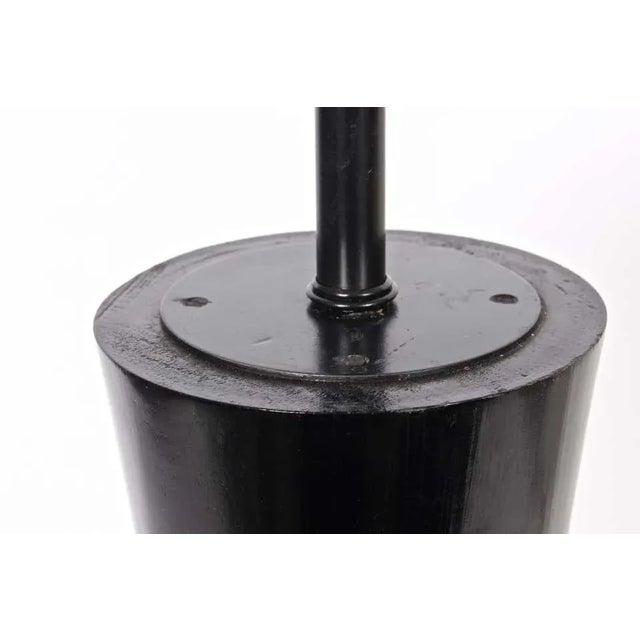 Hollywood Regency 1950s James Mont Carved Black Ebonized Wood Table Lamp For Sale - Image 3 of 13
