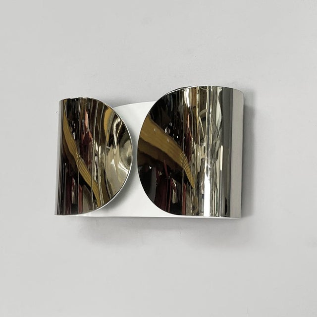 Italian mid-century modern steel wall lamp Foglio by Tobia Scarpa for Flos, 1960s Wall lamp model Foglio in curved chrome-...