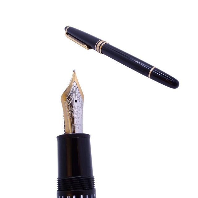 Montblanc Meisterstück 149 Fountain Pen, 14k Gold, 1980s – Germany Brand: Montblanc Materials: Black resin and 14k gold...