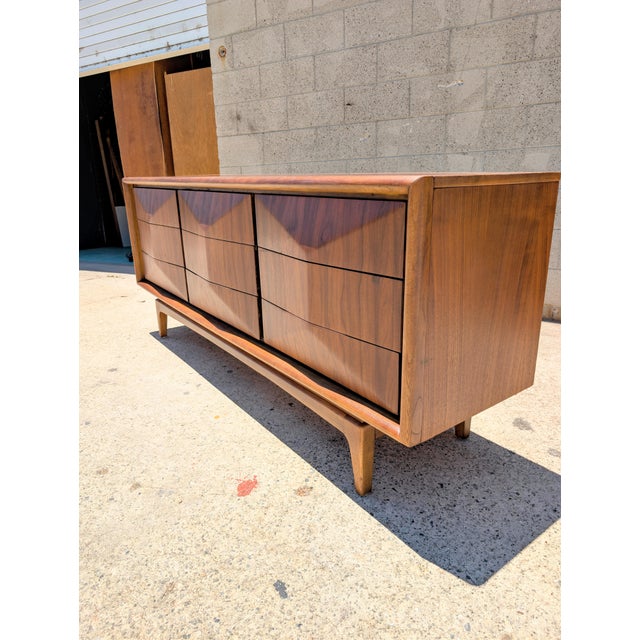 Mid-Century Modern Mid Century Diamond Front Dresser For Sale - Image 3 of 4
