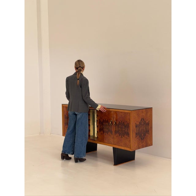 Art Deco Style Sideboard in Walnut Burl, 1940s, in Flawless conditions. Designed 1920 to 1949