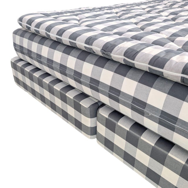 Black Luxuria Firm Double Bed from Hästens For Sale - Image 8 of 17