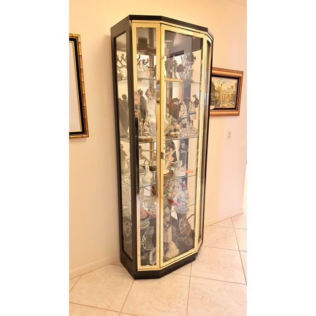 Modern Late 20th Century Henredon Style Black Lacquer and Brass Lighted Curio Display Cabinet For Sale - Image 3 of 5