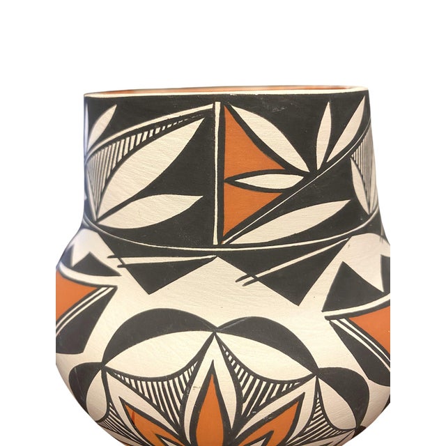 Late 20th Century Louise Amos Acoma Pueblo New Mexico Native American Pottery Olla Vase With Heartline Deer Motif, Smithsonian American Indian Museum For Sale - Image 5 of 14