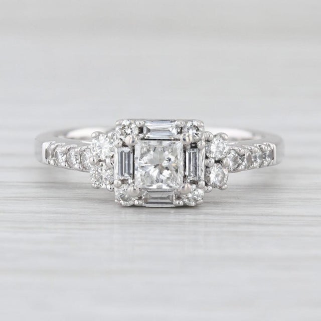 Modern 0.91ctw Princess Diamond Halo Engagement Ring 14k White Gold Size 7.75 For Sale - Image 3 of 8