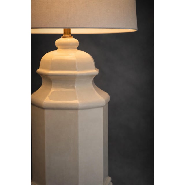 1970s 1970s Octagonal Architectural Cream Glazed Ceramic Table Lamp With 17” Drum Shade – For Sale - Image 5 of 8