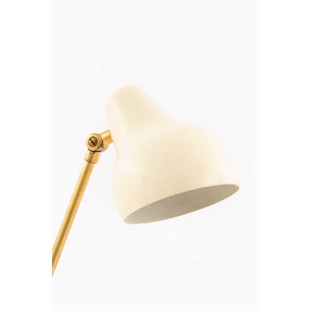 Table Lamp in Brass and Lacquer by Vilhelm Lauritzen for Louis Poulsen, 1950s For Sale - Image 3 of 6