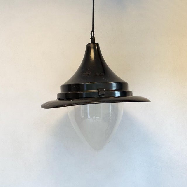 Industrial Enamelled Steel and Acrylic Glass Pendant Lights by D.W. Windsor, 1980s, Set of 2 For Sale - Image 4 of 10
