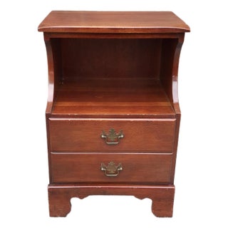 Mid 20th Century Hickory Manufacturing Mahogany Bedside Table For Sale