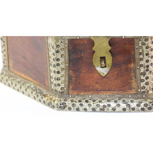 Mid 20th Century Large Asian Decorative Wooden Jewelry Box With Hammered Brass Metal Overlay For Sale In Palm Springs - Image 6 of 13