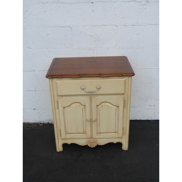 Ethan Allen Ethan Allen Two Tone Large Nightstands Bedside End Tables a Pair 6902 For Sale - Image 4 of 18