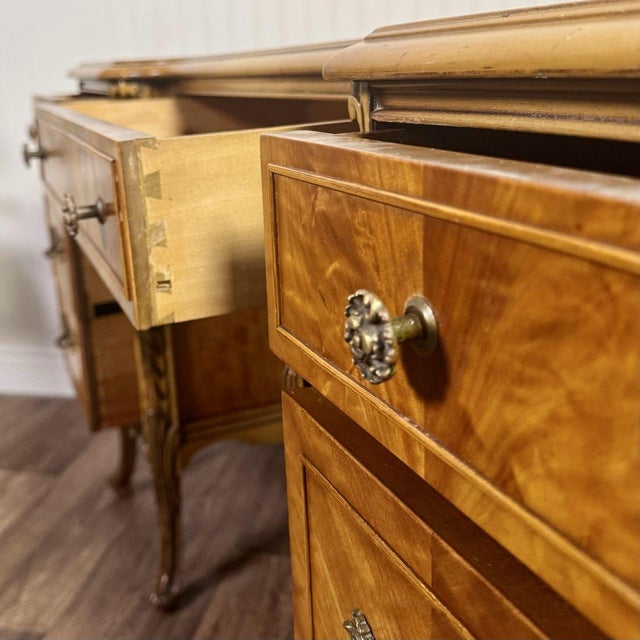 Brown Vintage Ca. 1930s French Provincial Desk / Vanity For Sale - Image 8 of 17
