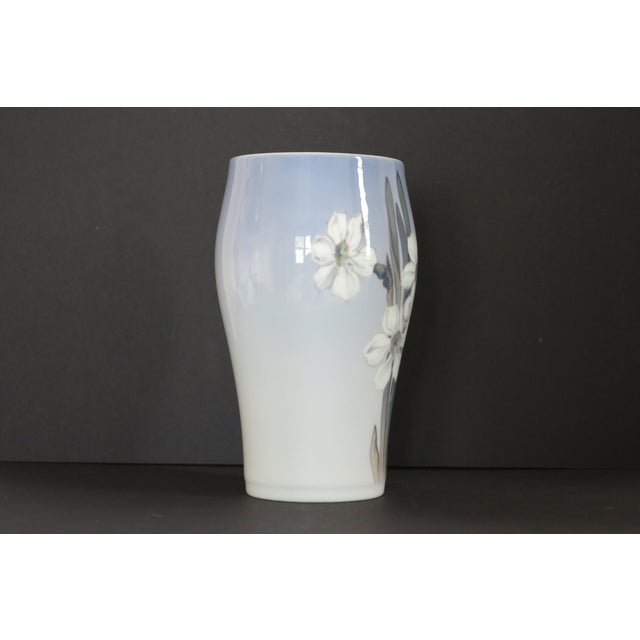Royal Copenhagen 1950's Vintage Royal Copenhagen "White Narcissus" Hand Painted Porcelain Vase For Sale - Image 4 of 8