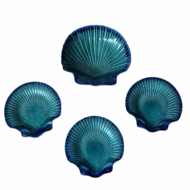 Rustic European Vintage Portuguese Majolica Olfaire Blue & Green Clamshell Serving Bowl & Dish Signed and Embossed Mold Number - Set of 4 For Sale - Image 3 of 10