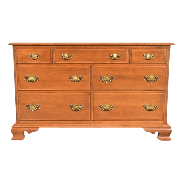 Ethan Allen American Colonial Solid Maple Seven-Drawer Dresser, Circa 1970s For Sale
