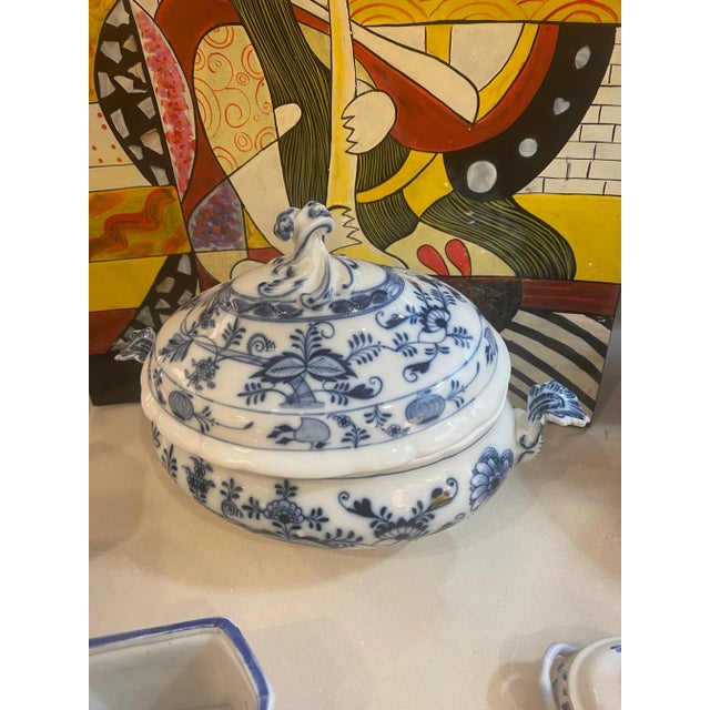 Late 20th Century Blue & White Porcelain Onion Jar With Lid For Sale - Image 4 of 4