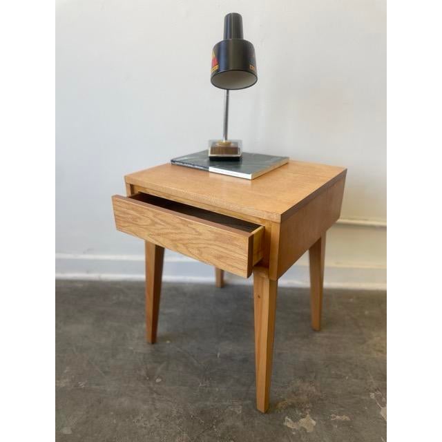Newly restored 1950’s Leslie Diamond for Conant Ball single blonde nightstand/end table here looking really nice! Simple...