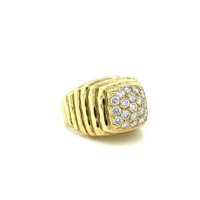 Early 21st Century Henry Dunay Diamond Cluster Ring in 18k Ribbed Textured Yellow Gold Size 8 For Sale - Image 5 of 7